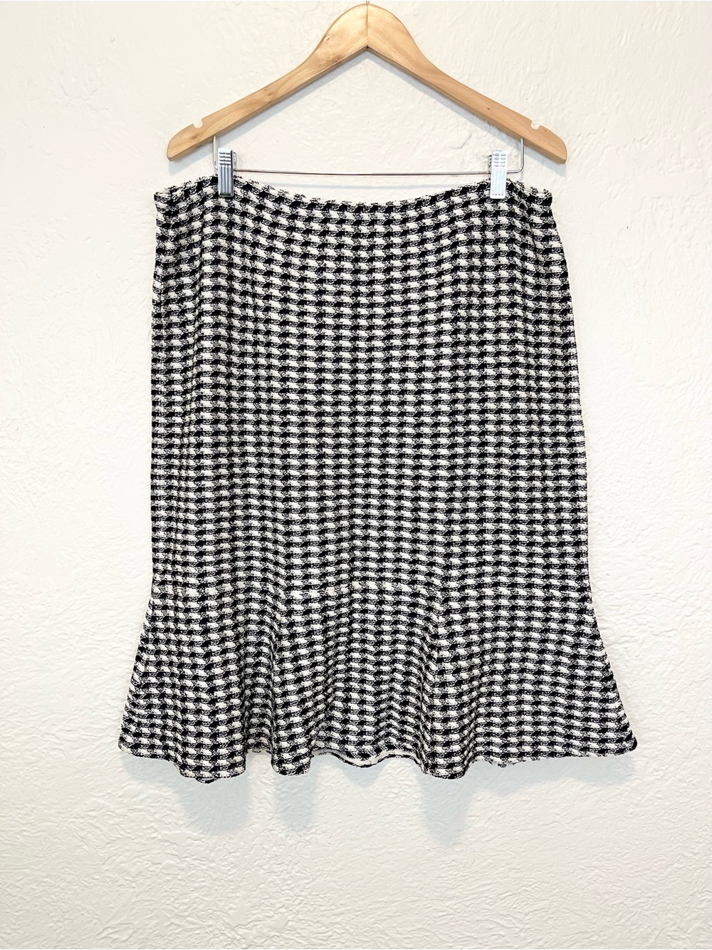 St. John Collection Flounce Hem Trumpet Skirt Cream Ivory Black Houndstooth 16